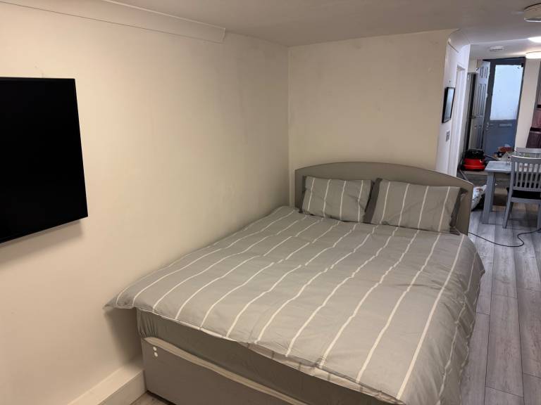 Studio flat Plymouth