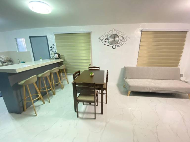 Cozy 2BR Bungalow Near Clark AirportNetflix WiFi — photo 5