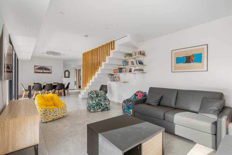 Child-friendly house with terrace, private pool & yard | Dogs allowed — photo 2