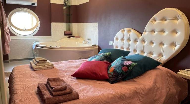 Apartment with jacuzzi & pool in Sanremo
