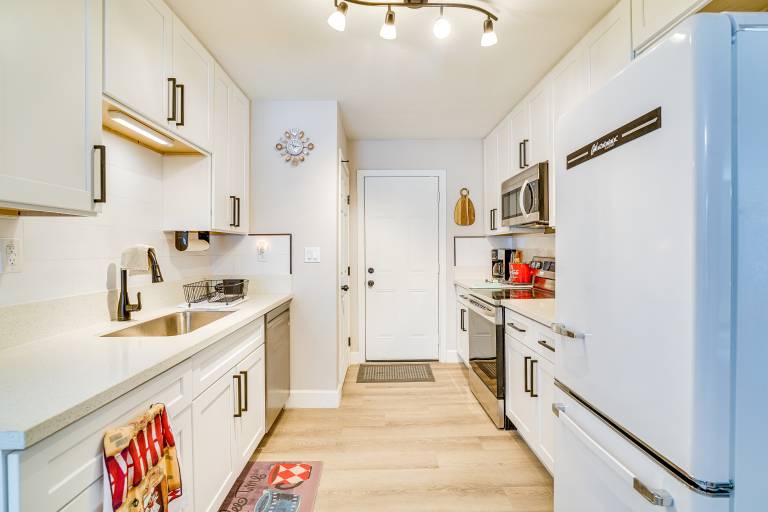 Central Henderson Retreat Near Dining + Lake Mead! — photo 2