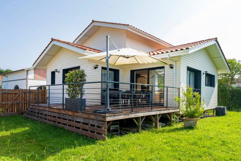 Ideal Family Getaway in Seignosse: Elegance, Comfort, and Nature Steps from the Ocean in Dax