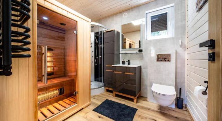 Vacation home with jacuzzi — photo 4
