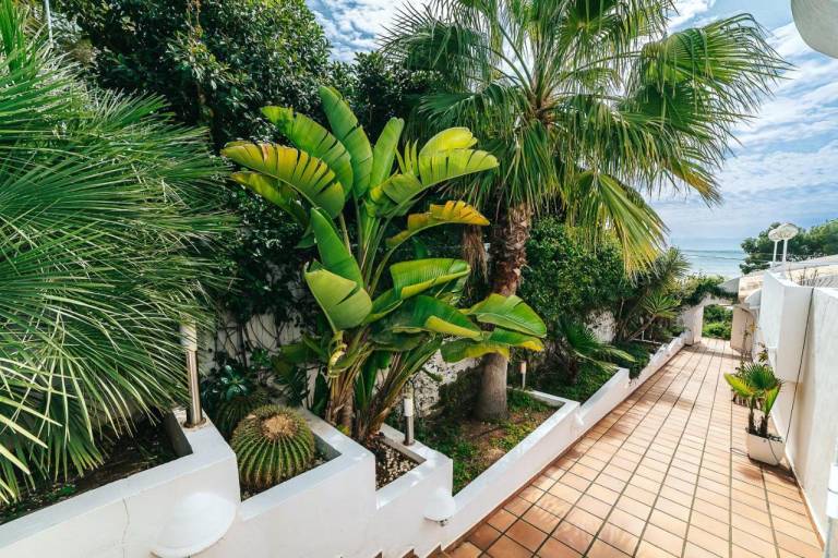 Beachfront Villa in Mora