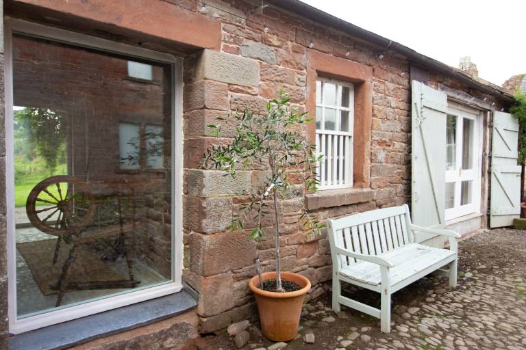 Child-friendly cottage with yard | Pet-friendly — photo 2