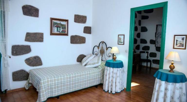 Wonderful vacation home with yard & patio | Pets allowed — photo 2