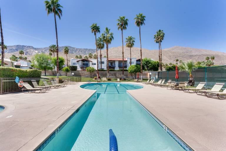2 Mi to Dtwn Palm Springs: Mtn-View Condo w/ Pool — photo 2