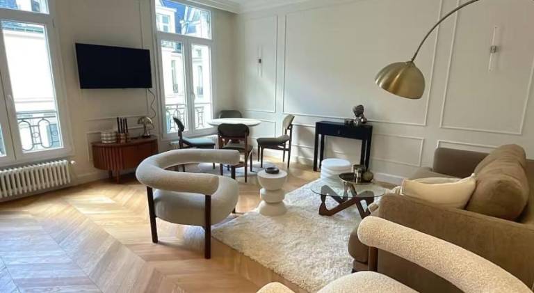 Fully equipped rental apartment | Next to Arc de Triomphe | Pet-friendly in Paris