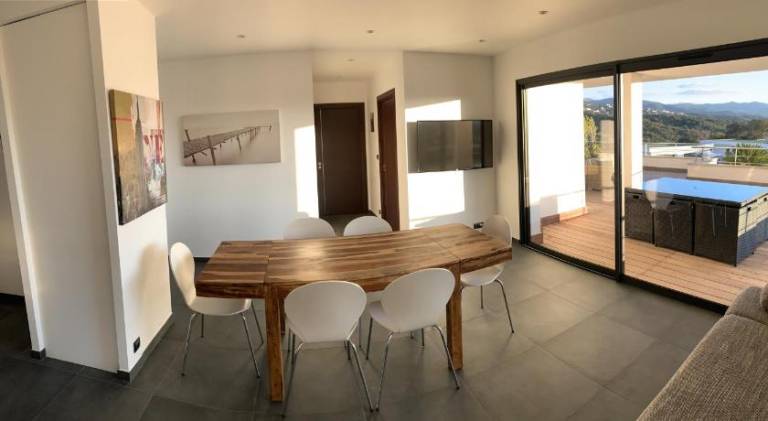 Serviced apartment with yard — photo 3