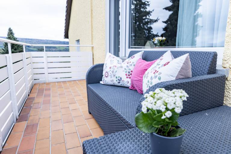 Apartment 'Höri Nest - Seeblick' with Lake View, Shared Garden and Wi-Fi — photo 4