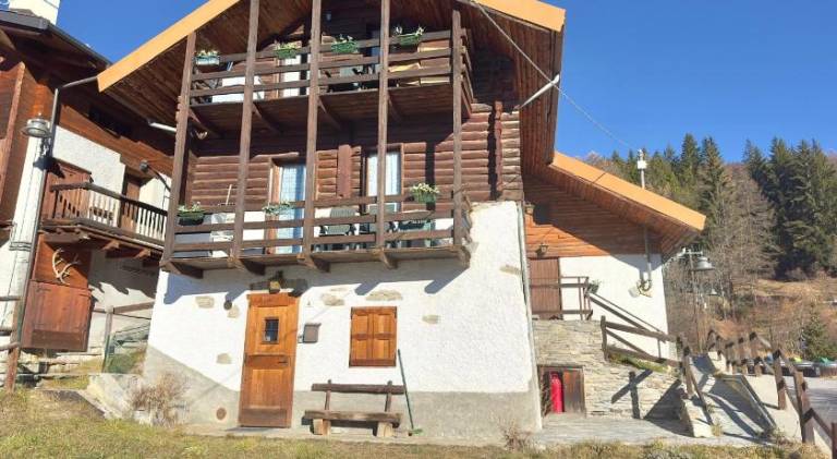 Chalet with 4 rooms for 12 persons in Sestriere
