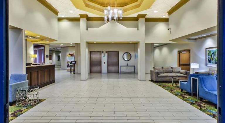 Holiday Inn & Suites Bolingbrook by IHG — photo 5