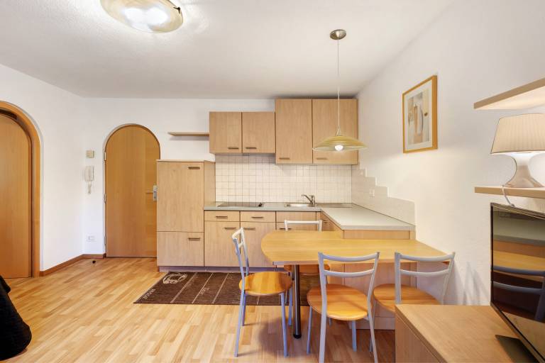 Family-oriented holiday apartment with garden, BBQ & patio | City view | Next to the ski | Pet-friendly — photo 3