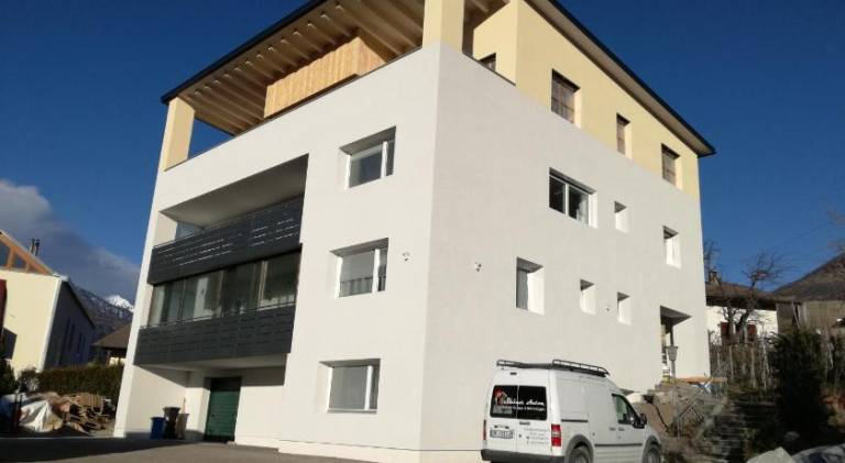 Holiday apartment with garden in Silandro
