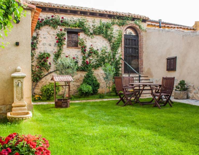 Country House 'De Urueña Casa De Ilustres' with Terrace, Private Garden and Balcony — photo 2