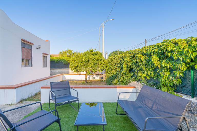 Villa with yard, patio & BBQ — photo 2