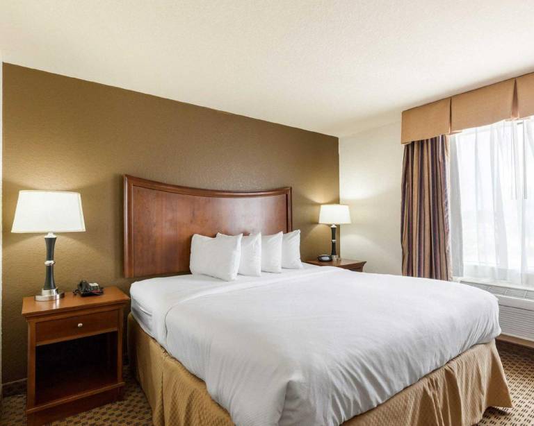 Quality Suites Huntsville Near University — photo 2