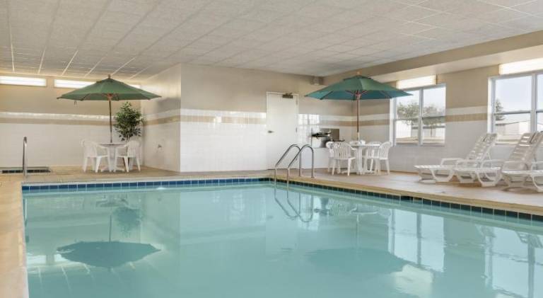 Country Inn & Suites by Radisson, Peoria North, IL — photo 3