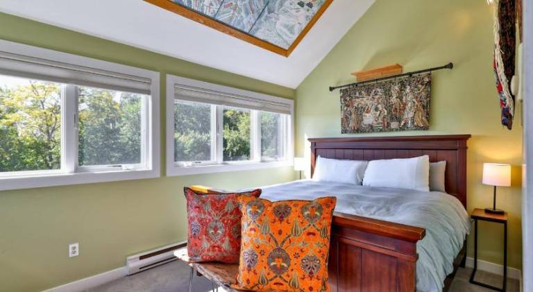Trailside Village 8 - Slopeside 3BR with Hot Tub, Sauna, BBQ, Ski In Ski Out — photo 2