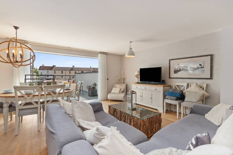 Child-friendly vacation home with patio | Beach nearby | Dogs allowed — photo 3