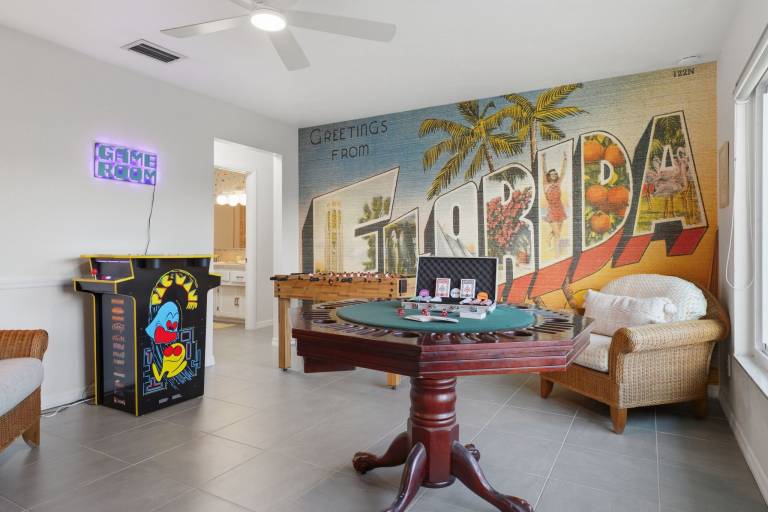 Family-oriented big house with BBQ & private pool | Pets allowed — photo 4