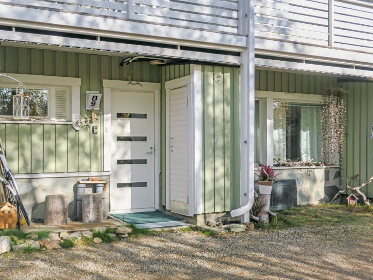 Vacation home with patio & sauna — photo 2