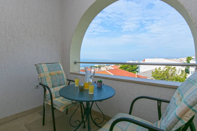 Holiday apartment with yard & BBQ | Sea view in Tucepi
