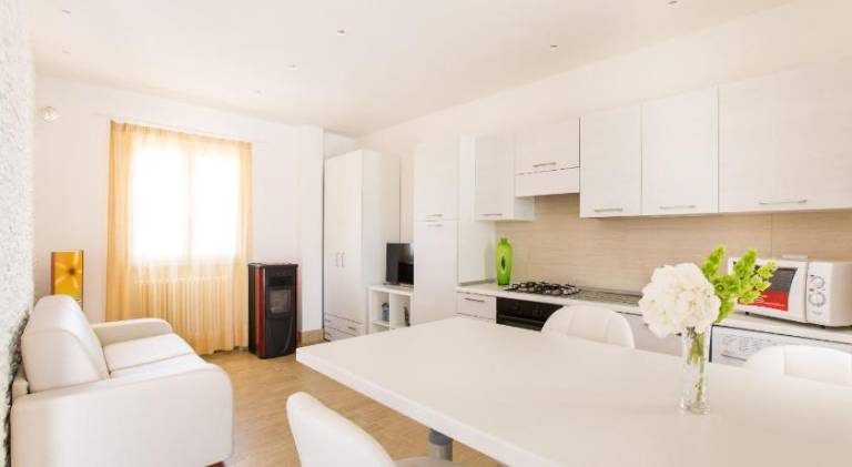 Apartment with barbecue, garden & pool — photo 5