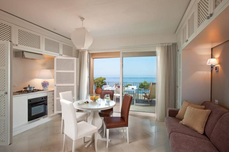 Family-oriented charming serviced apartment with yard & patio | Next to the beach | Pet-friendly — photo 2