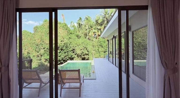 Villa with pool — photo 3
