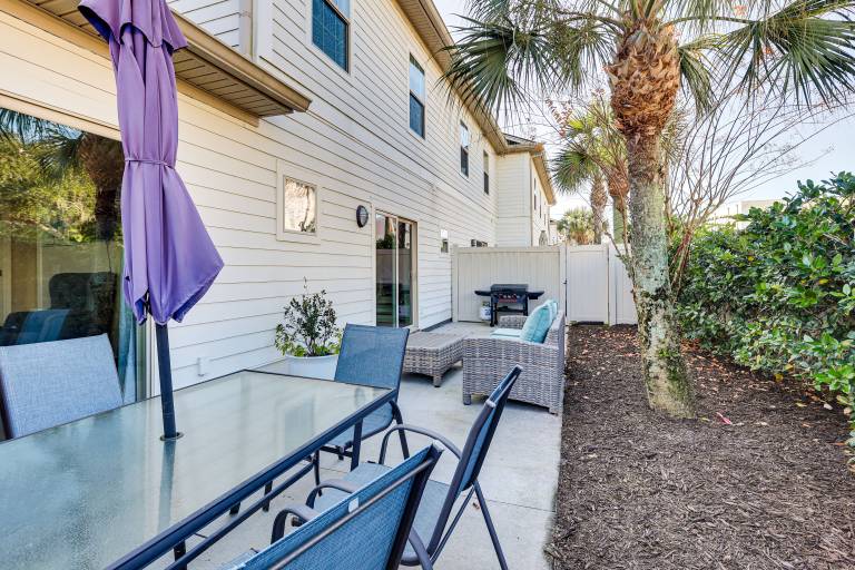 3 Mi to Pier Village: Dog-Friendly St Simons Home! — photo 2