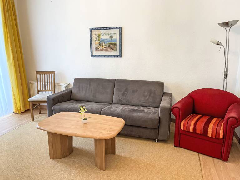 Apartment with yard — photo 2