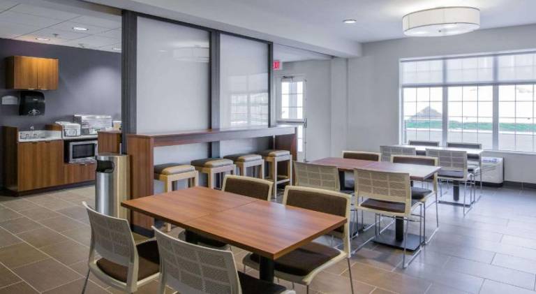 Microtel Inn & Suites by Wyndham Tioga — photo 2