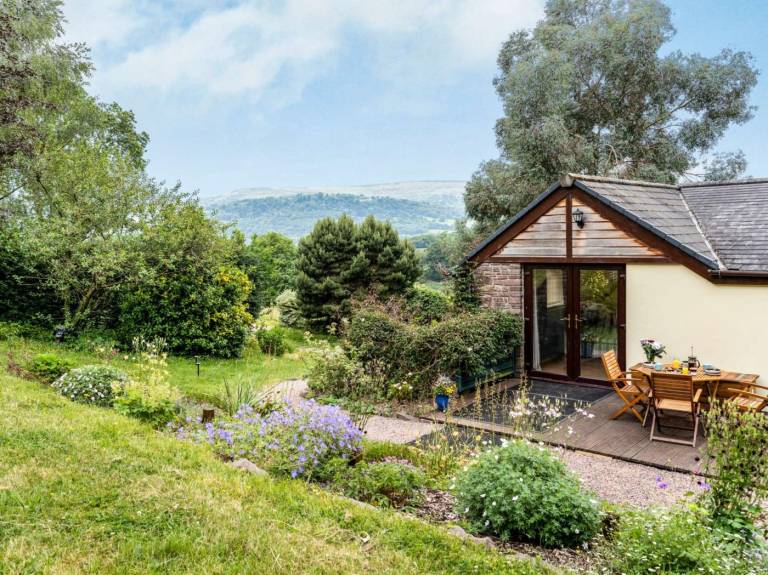 Pleasant vacation home with terrace, jacuzzi & barbecue | Dogs allowed — photo 2