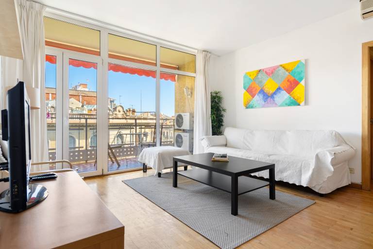 Fully equipped holiday apartment with patio | Near Sagrada Família | Perfect for remote work | Pets allowed — photo 2