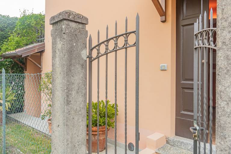Family-oriented rental apartment with yard | Garden view | Pets are welcome — photo 2