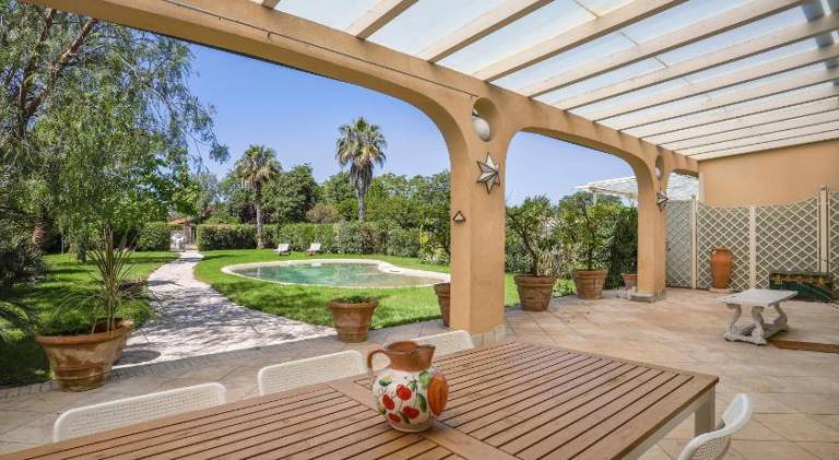 Villa with pool & hot tub | Pets are welcome — photo 4