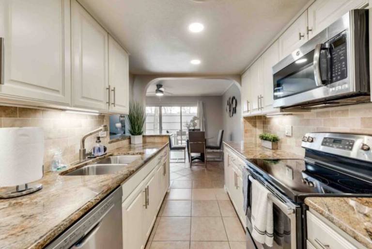 Family-friendly beautiful condo with garden & pool | Pet-friendly — photo 5