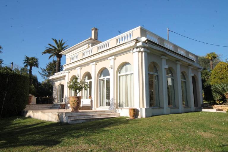 5-bedroom villa in central Cannes with private pool — photo 5
