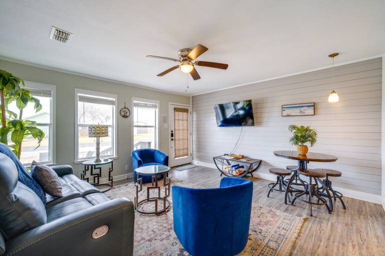 Walk to Beach & Pier: Updated Abode in Rockport! — photo 2