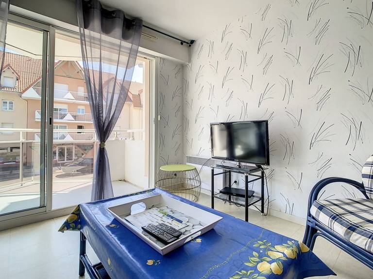 Rental apartment with 2 rooms for 6 persons — photo 2