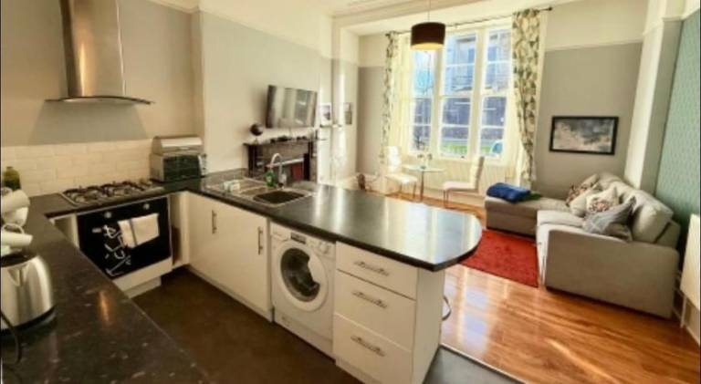 Prime location Clifton 2 bed self contained spacious garden apartment — photo 3