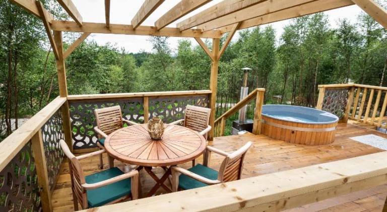 Lodge with terrace, garden & grill — photo 5