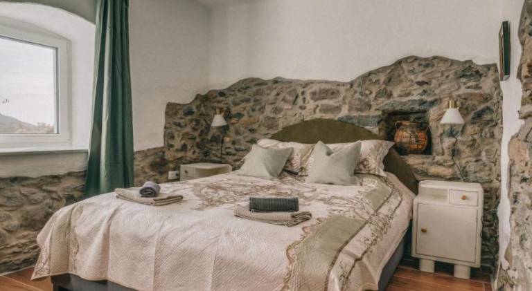 Rental apartment with patio & yard | Pets allowed — photo 2