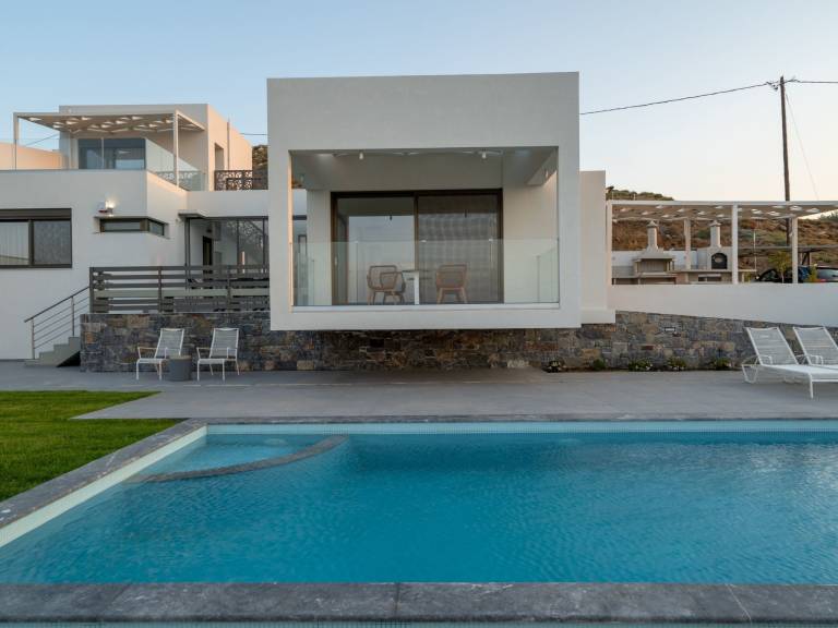 Spacious house with patio, private pool & yard | Dogs allowed — photo 3