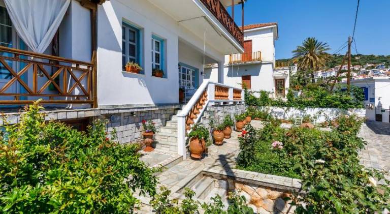 Villa with terrace, garden & BBQ | Perfect for remote work — photo 4