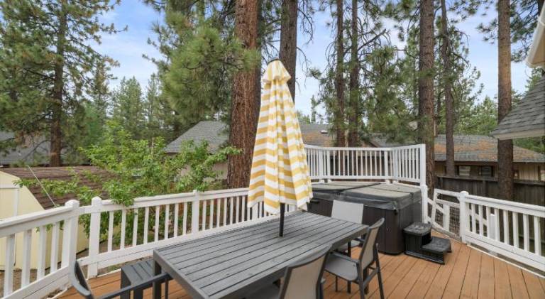 Vacation home with patio, jacuzzi & barbeque — photo 3