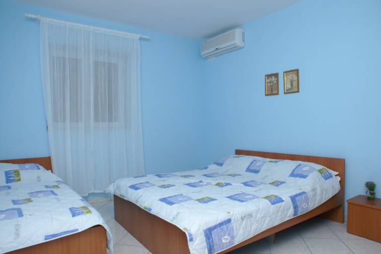 One bedroom apartment near beach Kustići, Pag (A-4087-g) — photo 5