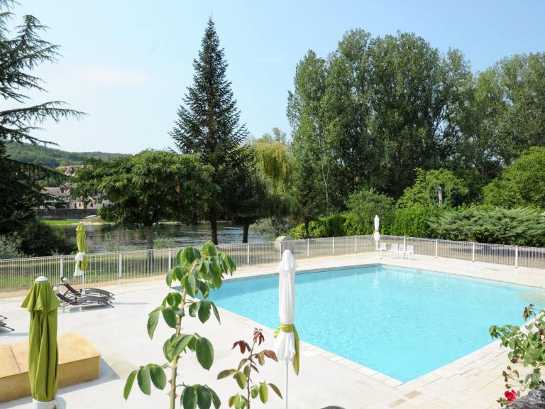 Holiday apartment with garden, pool & grill — photo 2