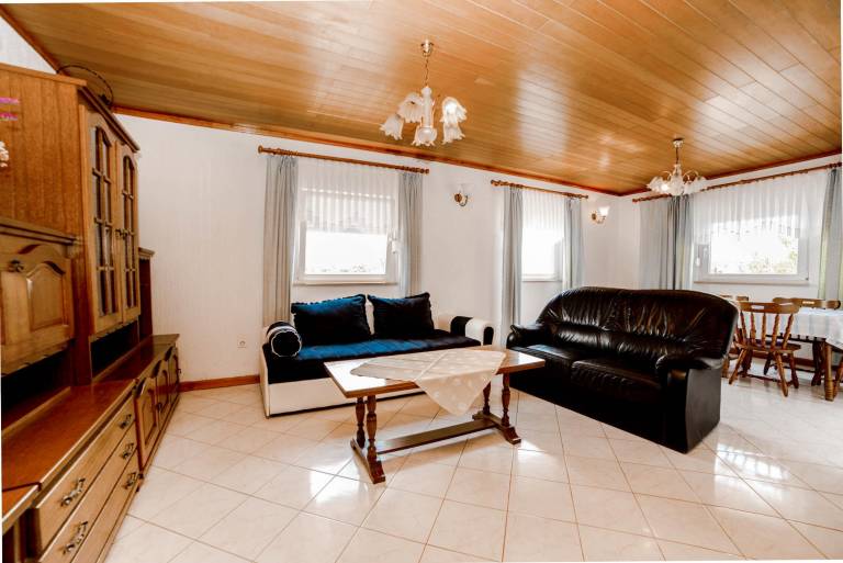 Fully equipped lovely rental apartment with patio, yard & BBQ | Sea view | Pets are welcome — photo 3